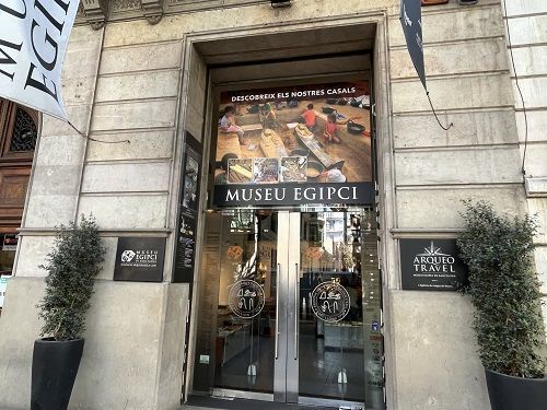 Entrada al Museo Egipcio de Barcelona