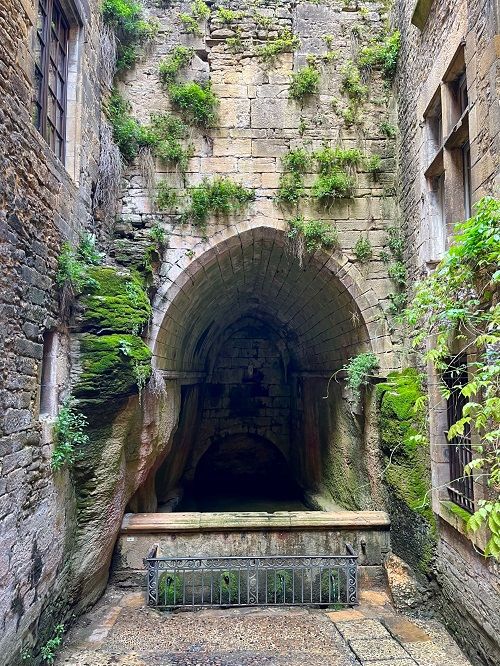 Fuente de la virgen sarlat