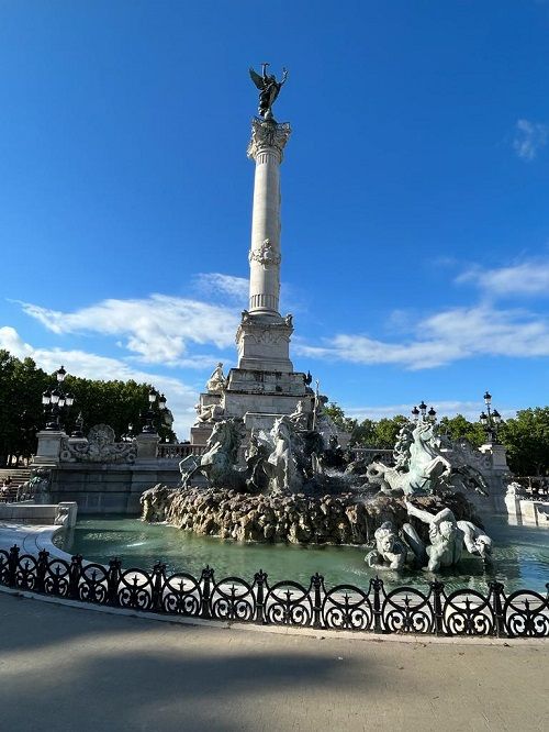 Fuente de los Girondinos. Plaza quinconces. Burdeos Nueva Aquitania
