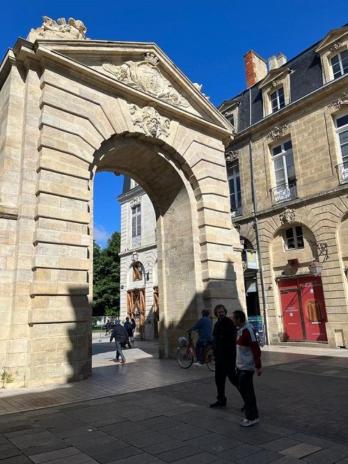 Puerta Djeaux en Burdeos Nouvelle aquitanie