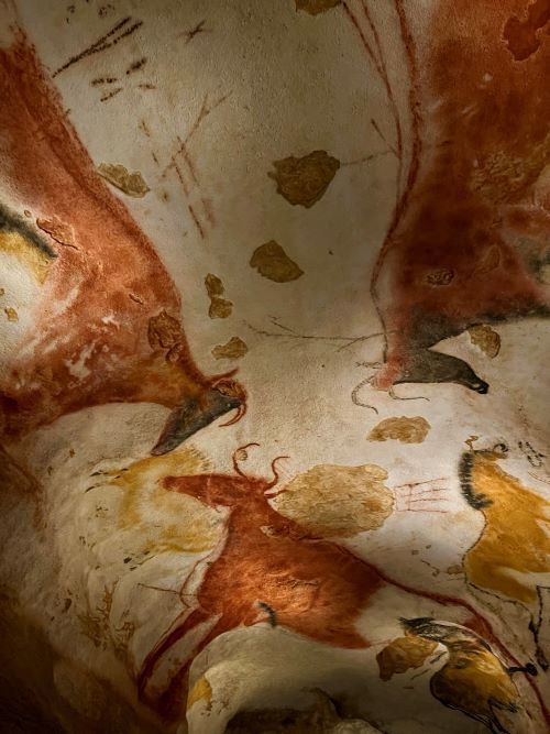 Toros y caballos en Lascaux IV