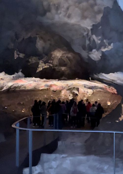 Visitantes en Lascaux IV