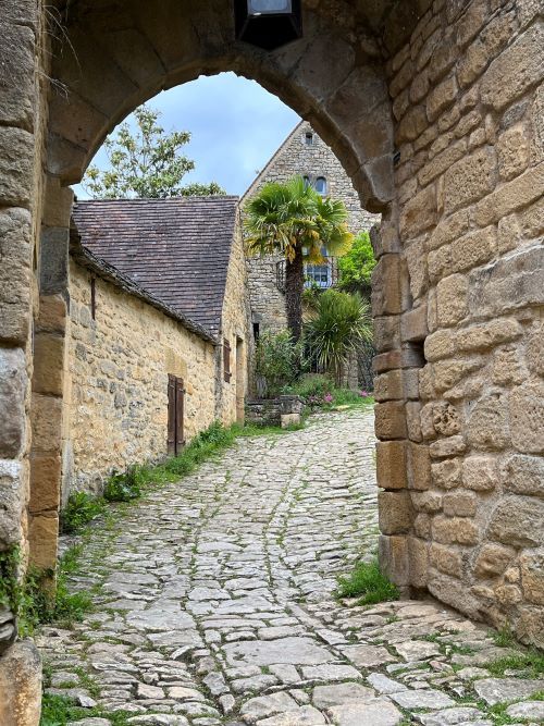Portal medieval en Beynac