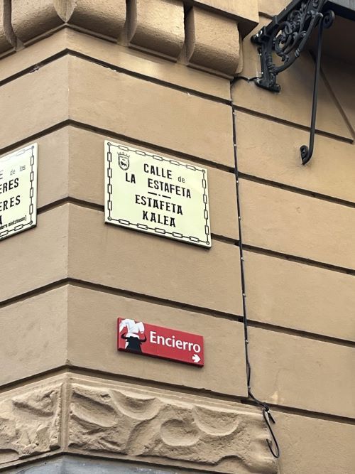 Calle estafeta cartel