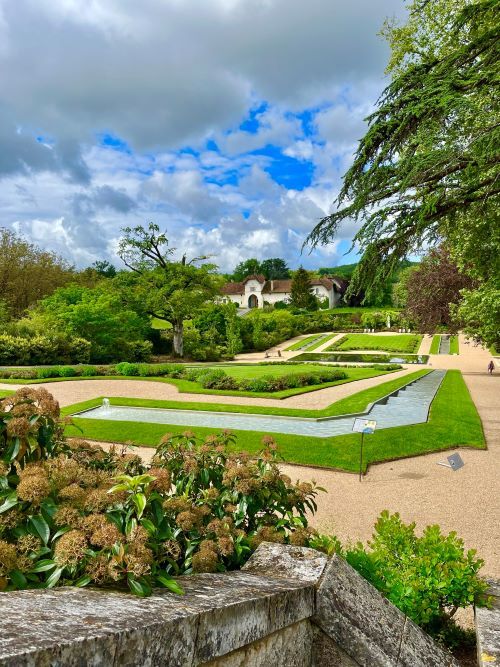 Jardín francés del chateau de Milandes visto desde la parte superior de la escalinata