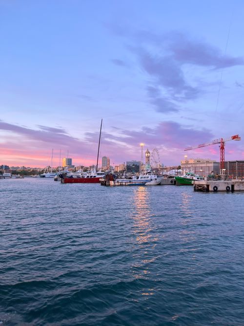 Puerto de Barcelona al atardecer