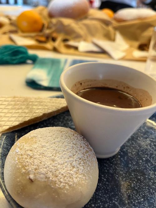 Chocolate y coca de Anís