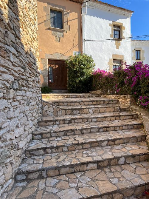 Escaleras que subían al castillo de Begur