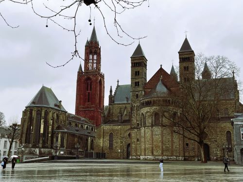 Iglesia de san servacio y de san Juan en Países Bajos, Holanda