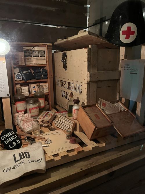 Exposicion. botiquin de la segunda guerra mundial