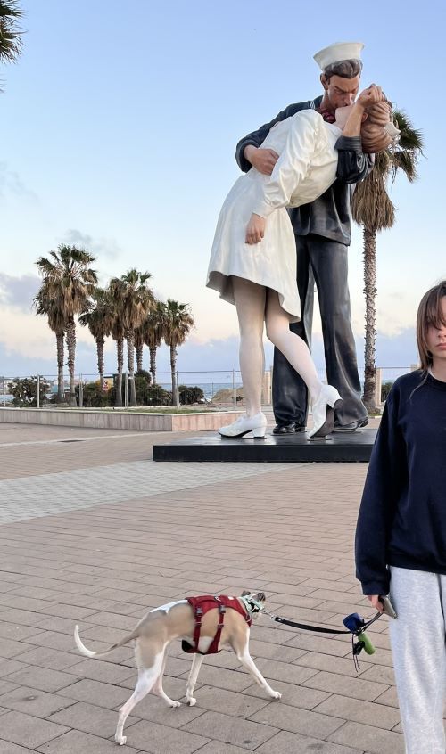 El beso, civitavecchia