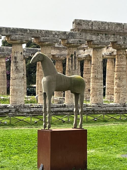 Parque arqueológico de paestum. Detalle de un caballo de troya