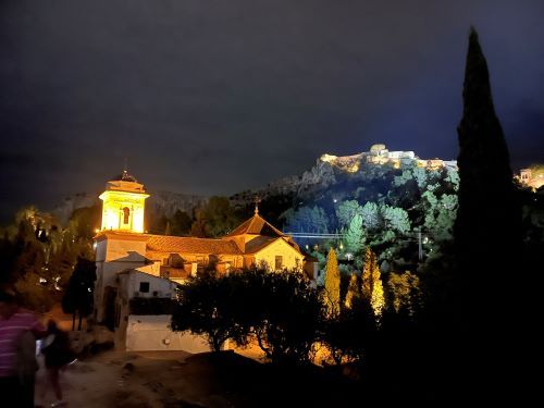 “Torres cuevas y leyendas”, una ruta original en Xàtiva