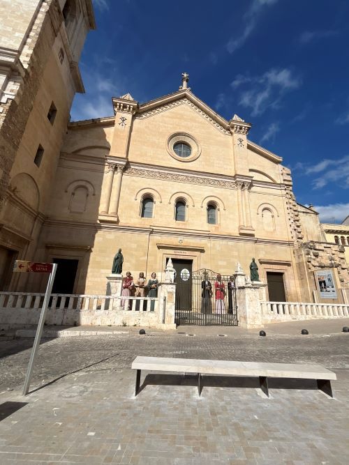 Fachada principal de la SEu Colegiata de Xàtiva en la ruta de los Borja