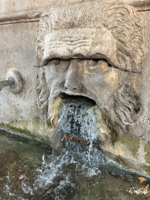 Fuente, ruta del agua en Xàtiva. Valencia