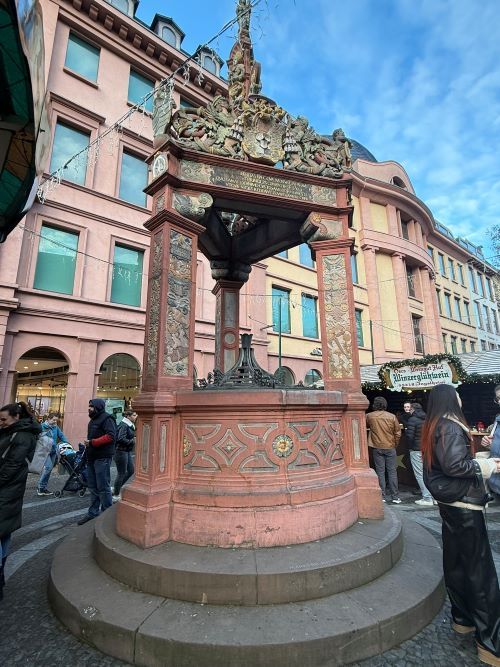 Fuente renacentista de Marketplace de Mainz. 