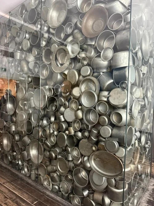 ollas en la fabrica de Schindler. Viaje a Cracovia