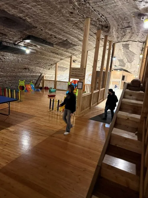 Sala de juegos, restaurante y espacio lúdico en las minas de sal de Bochnia. Cracovia. Polonia