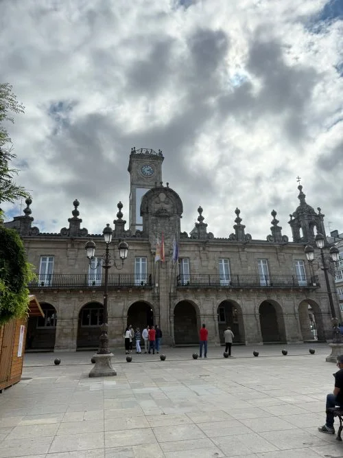 Fachada del ayuntamiento en la plaza mayor