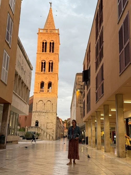 Torre de la catedral de zadar en Croacia