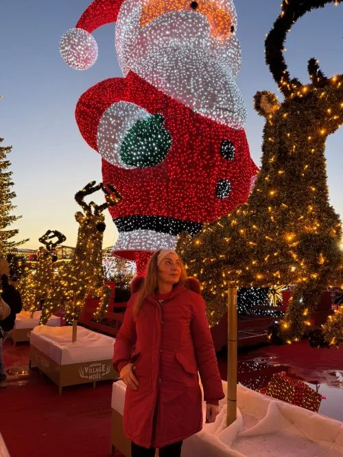Figuras iluminadas en le village de noel de le barcares