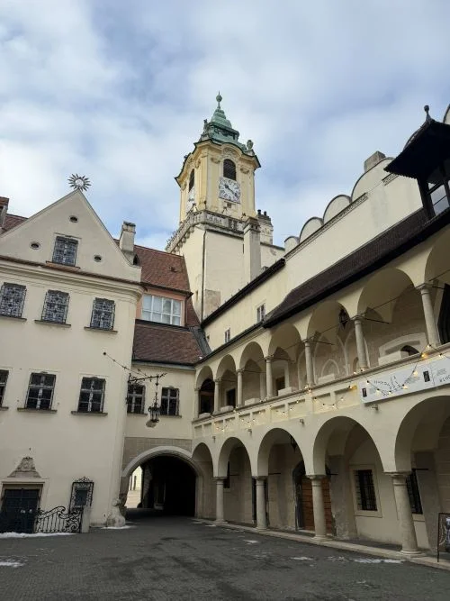 Patio del ayuntamiento de Bratislava