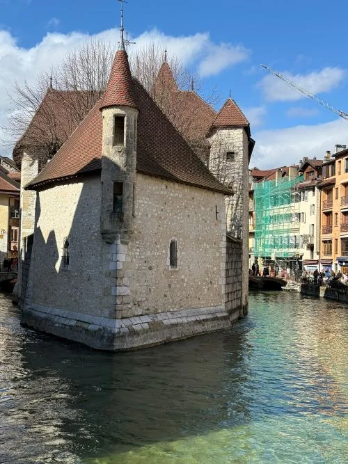 El palacio de la isla, uno de los lugares más fotografiados de Annecy