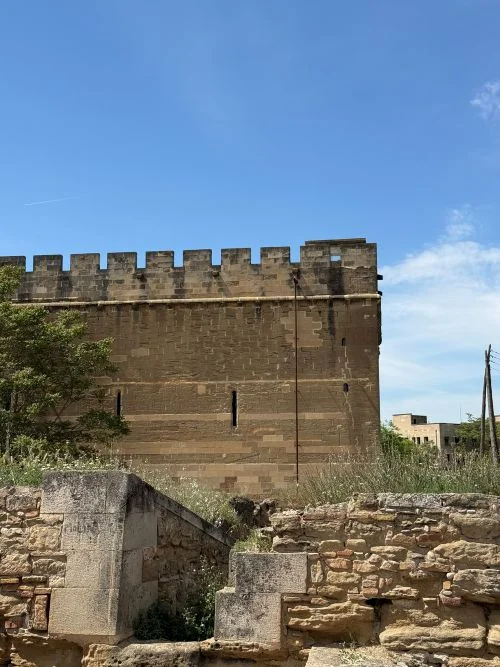 Parte posterior de la torre del comendador del castillo de Gardeny en Lérida