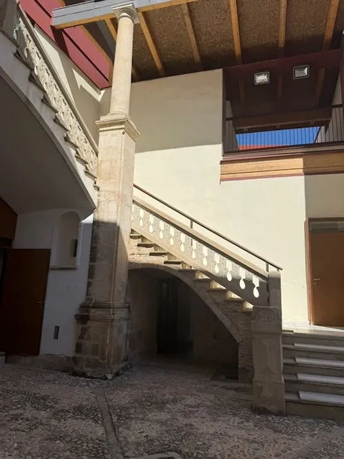 Escalera señorial palau de la Vila