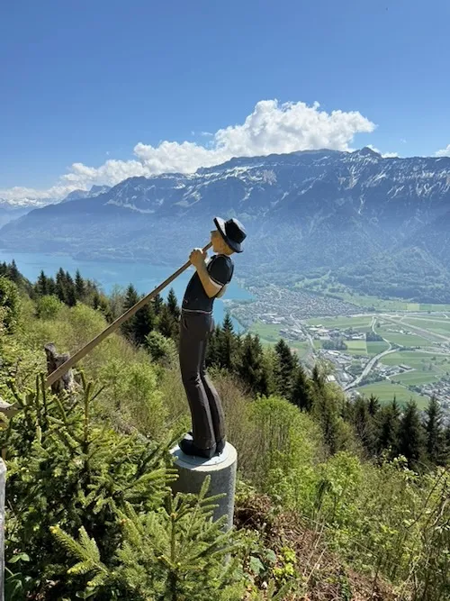 Vistas de Interlaken y los lagos desde 1323 m de altitud