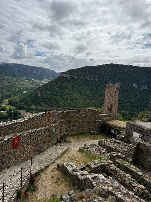 Castillo de Peyrelade aveyron 