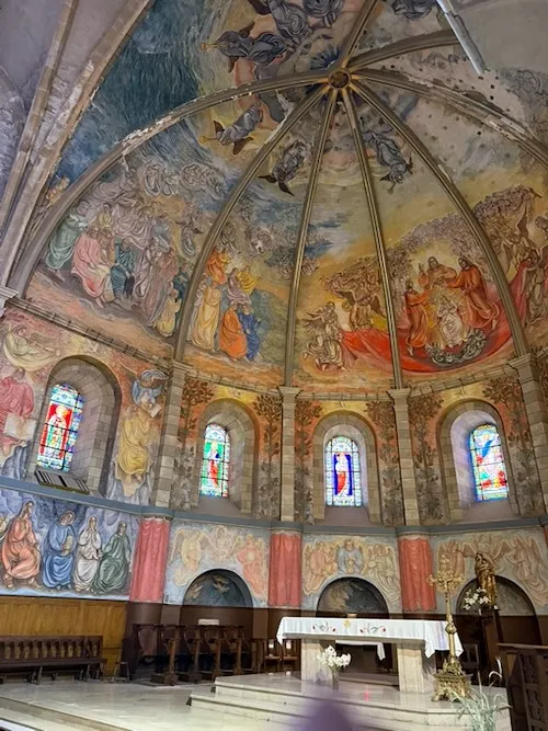 Curiosos frescos de Notre dame de l espinasse