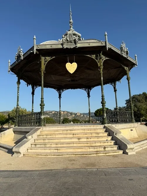 Kiosco de Peynet una de las cosas que ver en Valence, francia