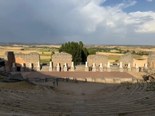 Teatro de la antigua ciudad romana de Clunia Sulpicia